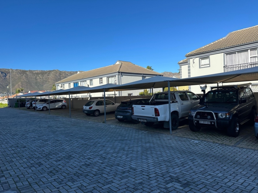 2 Bedroom Property for Sale in Whispering Pines Western Cape